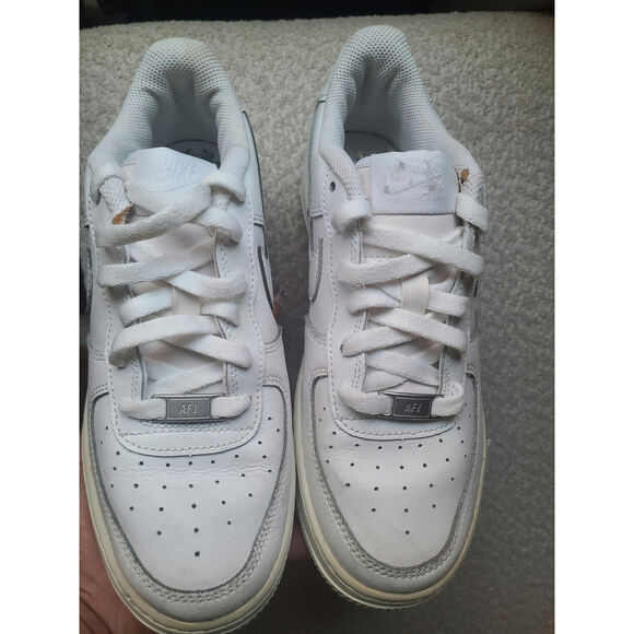 Nike Air Force 1 White Leather Sneakers Unisex Youth 6Y | Classic Low Top - Picture 4 of 6